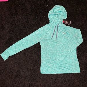 🏃🏽‍♀️NWT UNDER ARMOUR long sleeve w/ hood🏃🏽‍♀️